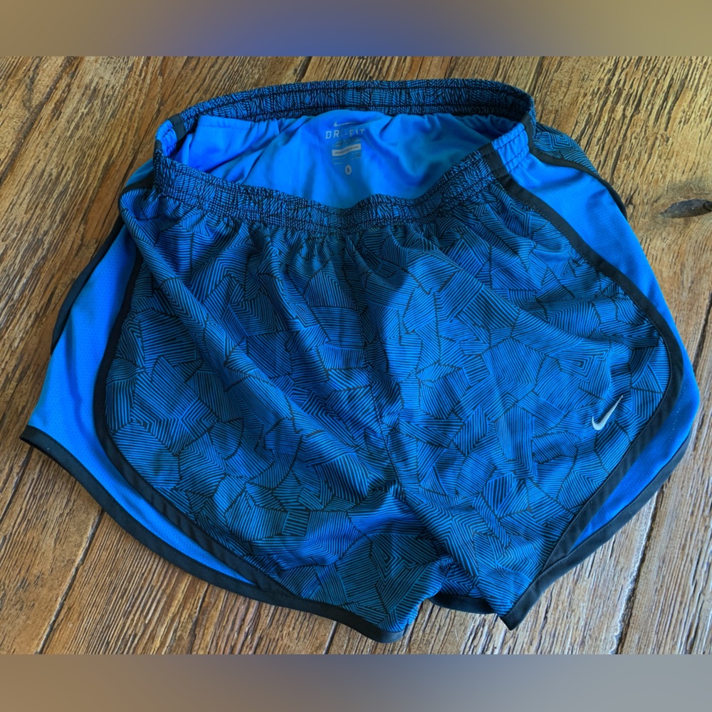 Nike Dry Fit Women’s Tempo Shorts Size Small